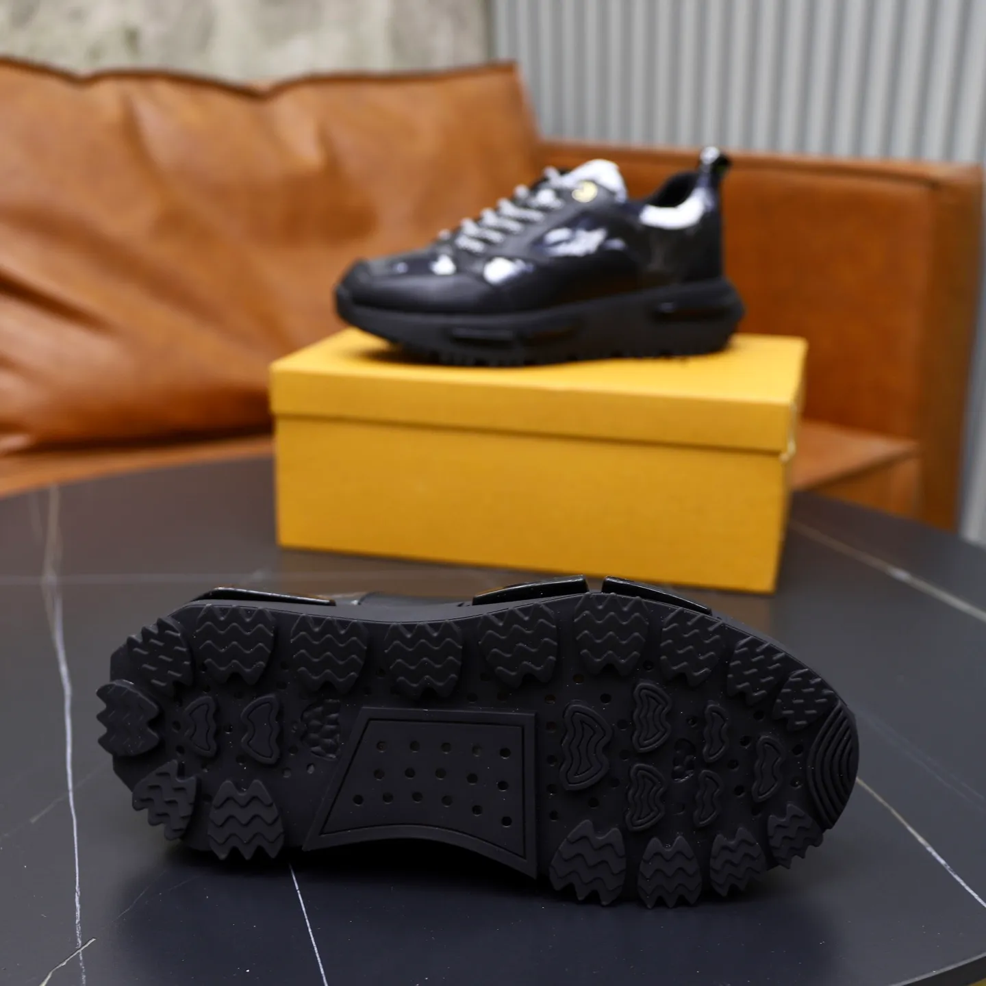 Ex-factory price: 462💰🙅‍♂️🙅‍♂️🙅‍♂️ Brand: LV Louis Vuitton Standard code: 38-44 (45 customized) Grade: Same as the official website Material: Original material splicing Comfortable and breathable lining Lightweight and wear-resistant sports outsole Style category: Men's fashionable casual shoes Running sneakers Distinguished luxury brand elements Top luxury Color: actual picture color
